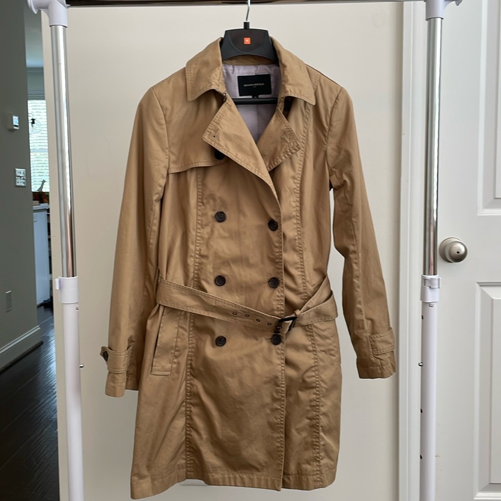 Banana Republic size M khaki trench coat